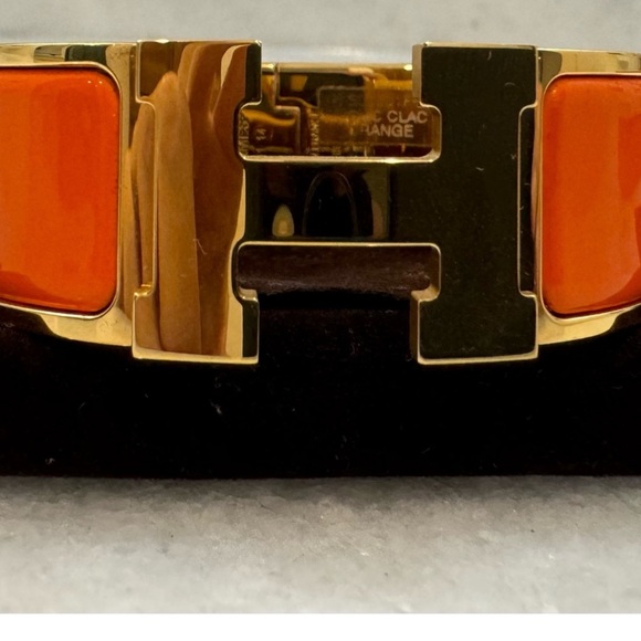 NOT FOR SALE! Hermes Clic Clac H orange bracelet- looks brand new PM size - Picture 4 of 7